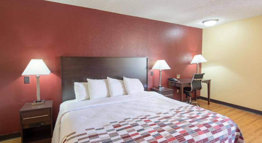 Red Roof Inn & Suites Indianapolis Airport