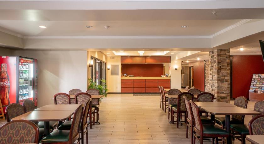 Red Roof Inn & Suites Indianapolis Airport