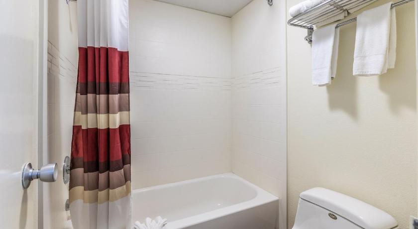 Red Roof Inn Caryville photo