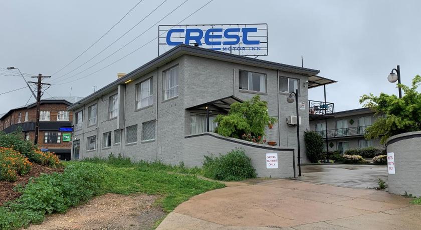 Crest Motor Inn