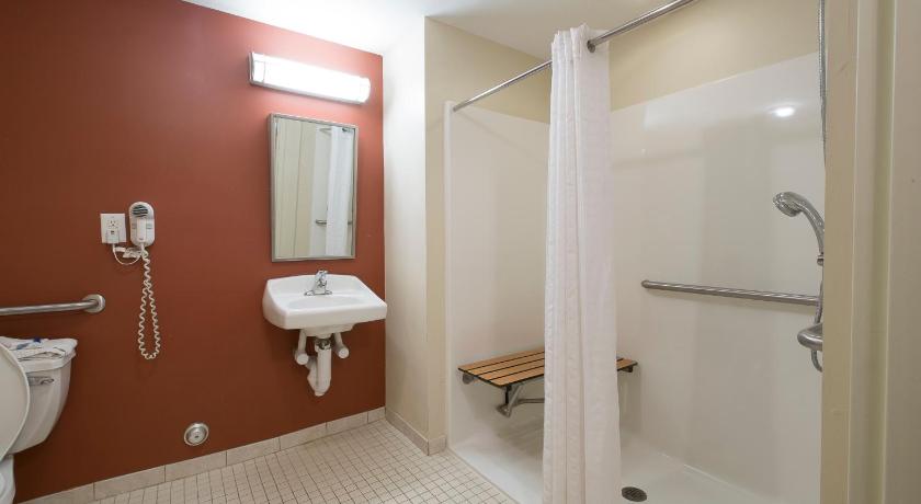 Red Roof Inn & Suites Philadelphia - Bellmawr