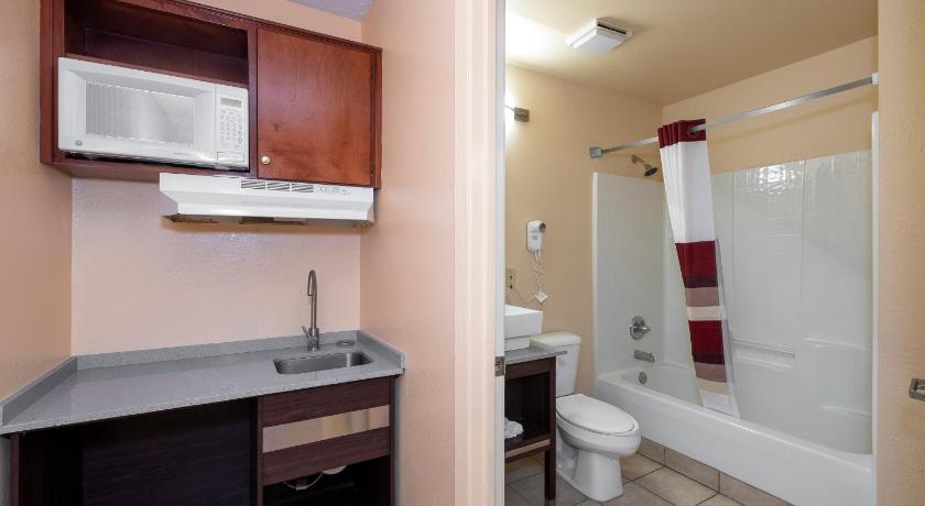 Red Roof Inn Valdosta - University photo