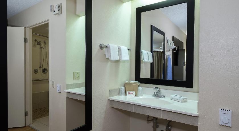 Red Roof Inn Cincinnati East - Beechmont photo