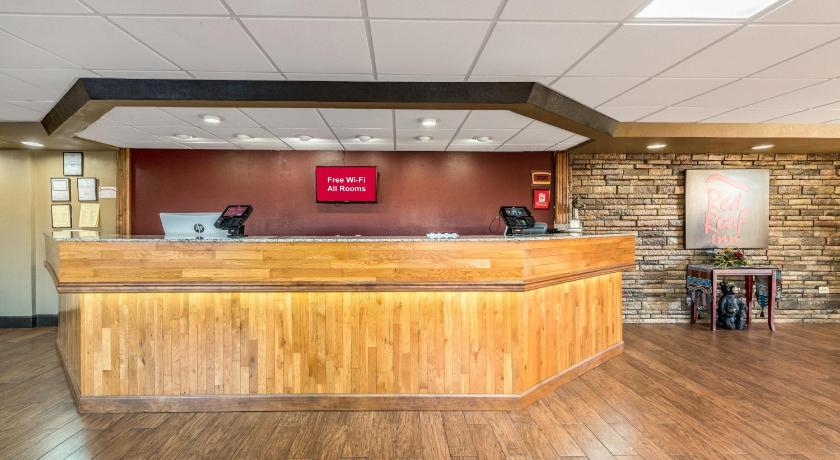 Red Roof Inn & Suites Pigeon Forge Parkway photo