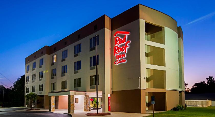 Red Roof Inn & Suites Fayetteville - Fort Bragg