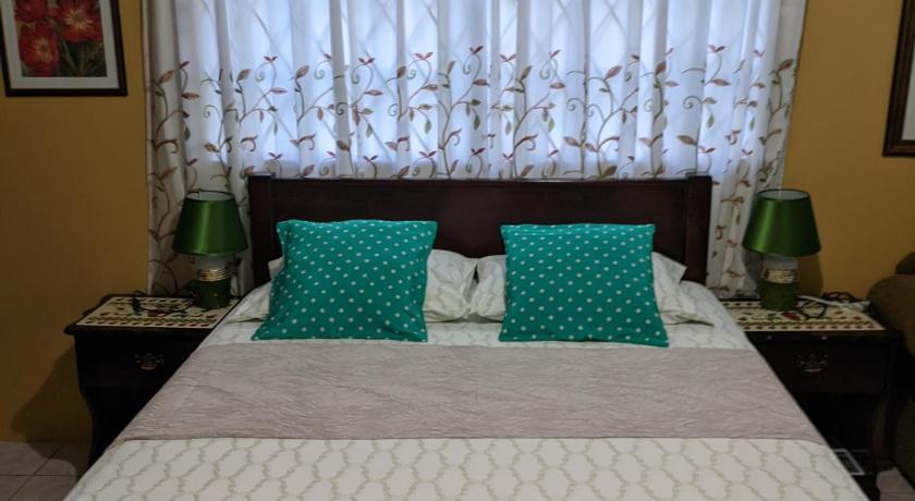 Ultimate Freedom Bed and Breakfast — Hotel in Santa Cruz