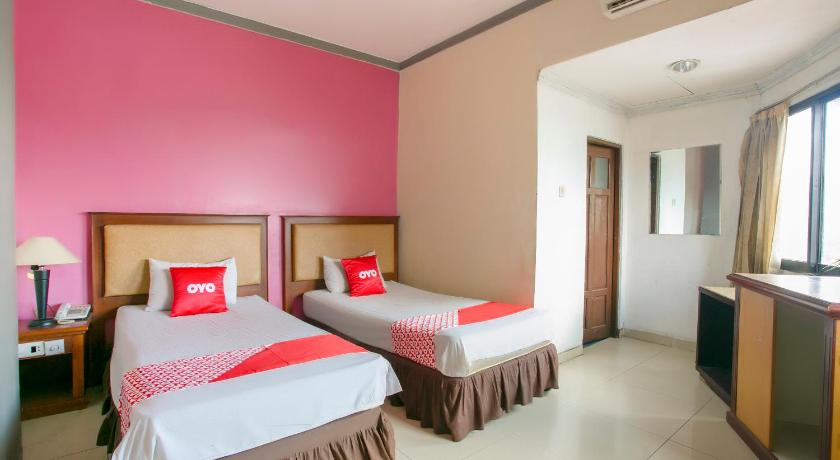 RedDoorz Plus near Mall Sentra Antasari