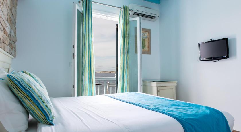 Poseidon Hotel Suites