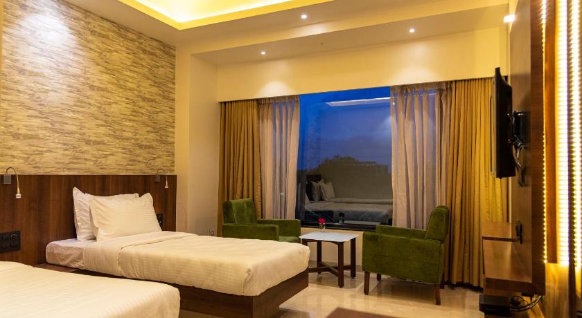 HOTEL PRATHAM photo
