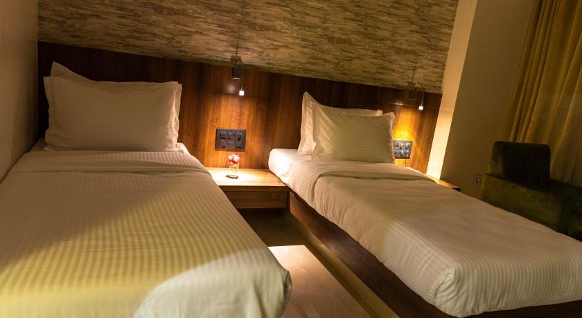 HOTEL PRATHAM photo