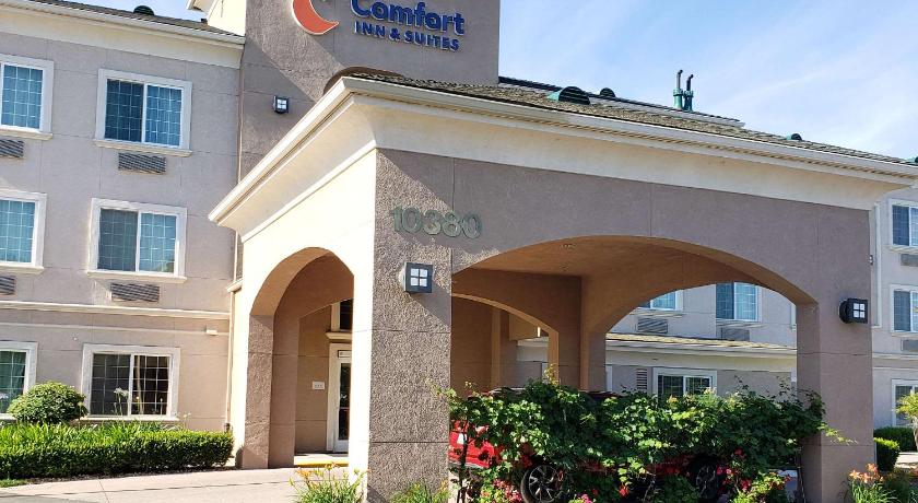 Comfort Inn and Suites Galt - Lodi North photo