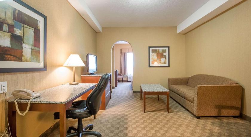 Comfort Inn and Suites Airdrie