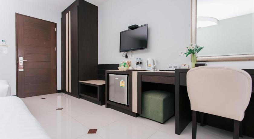 a living room with a tv and a coffee table, The Centris Hotel Phatthalung (SHA Extra Plus) in Phatthalung