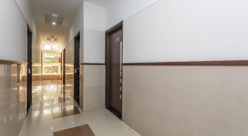 OYO 75997 Hotel Surya Residency