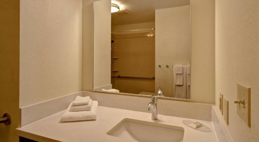 Candlewood Suites St Clairsville