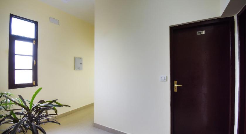 OYO Flagship 49051 Hotel Crown Plaza