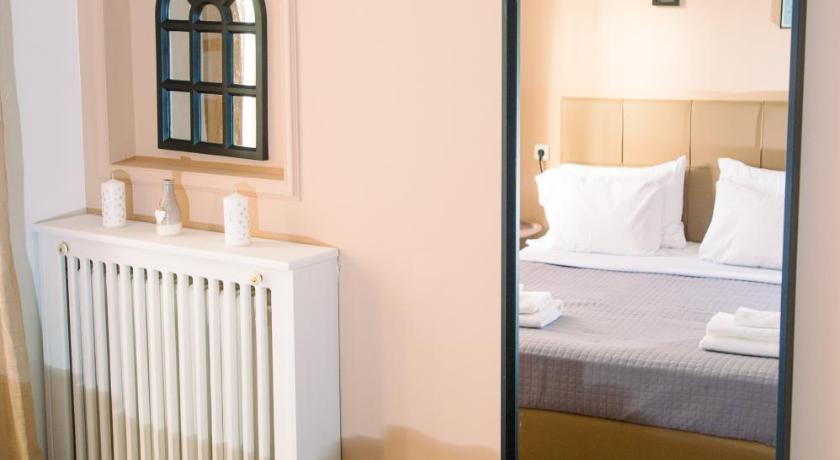 Ermou Downtown Studios by Hospitality Box photo
