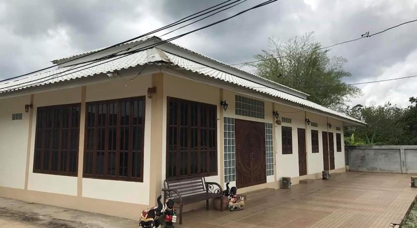 a white building with a black and white roof, Pong -Tip Homestay Chiang Khan in Chiangkhan