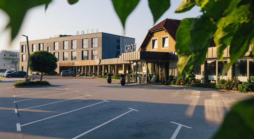 Hotel Grof — Hotel in Čeplje