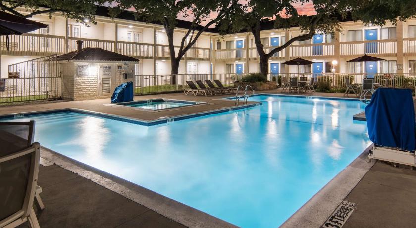 Motel 6-Addison, TX - Dallas