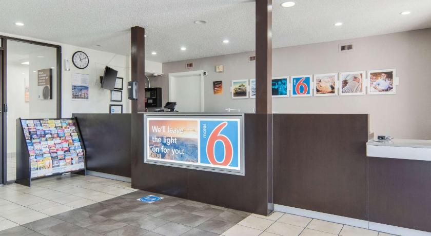 Motel 6-Addison, TX - Dallas