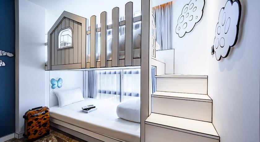 Image of Deluxe Family Room with Bathtub 9