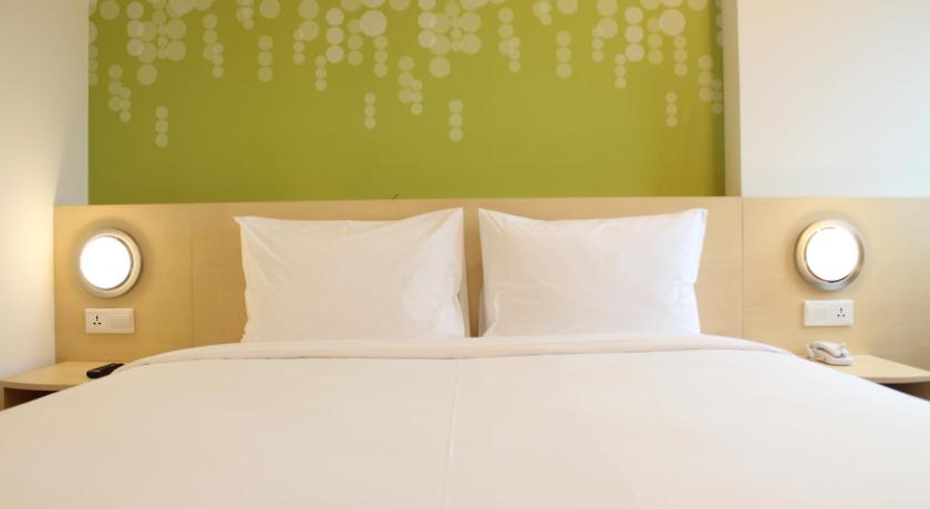 Image of Zest Queen Room 10