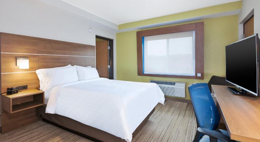 Holiday Inn Express Hotel & Suites Petoskey