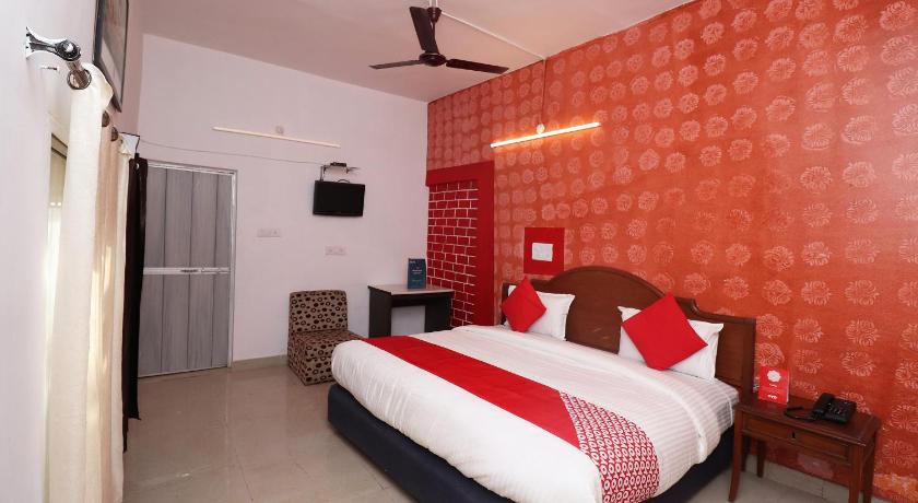 OYO 27042 Hotel Red Chilli