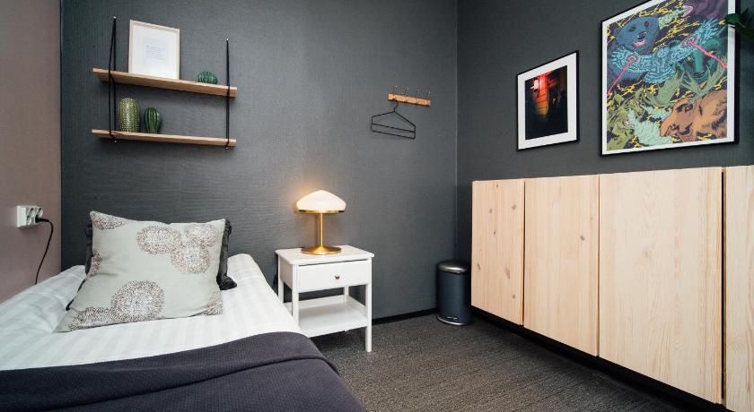 Image of Budget Single Room with Shared Bathroom without window 2