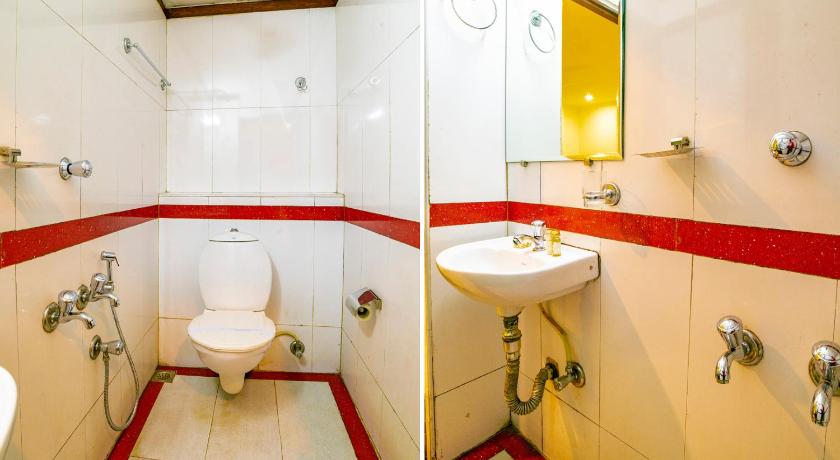 a bathroom with a toilet and a sink, Capital O 848 The Pearl Palace Hotel in Kochi