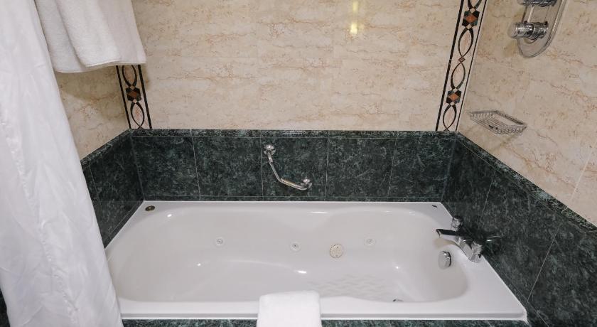 Image of Premium Queen Room with sofa bed 2
