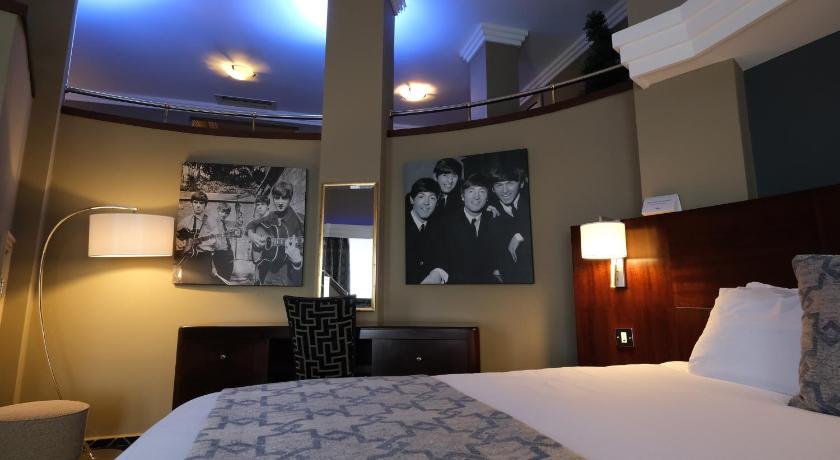 Image of Junior Queen Suite with Lounge 4