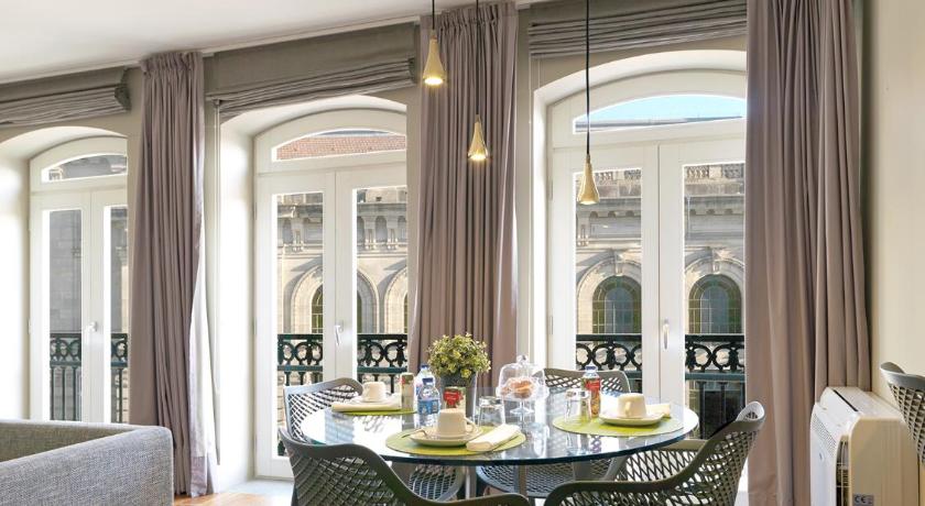 FLH New Oporto Apartments - Sao Bento — Hotel in Porto