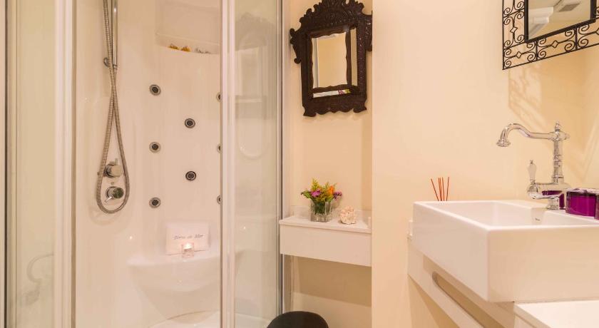 Image of Triple Room (2 Adults + 1 Child) 2