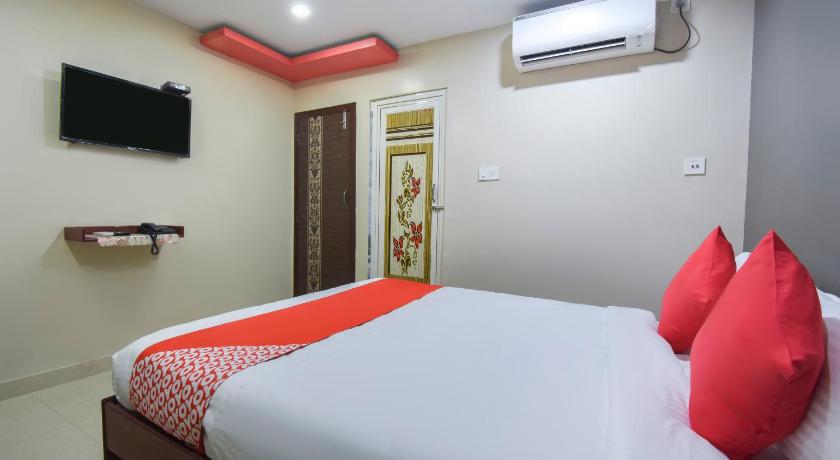 Vaccinated Staff- OYO 71175 Green Palace Guest House
