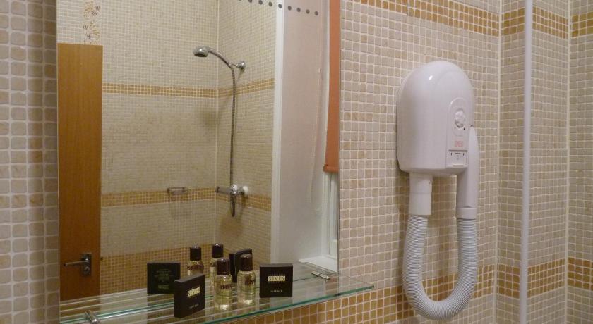 Image of Small Twin Room 6