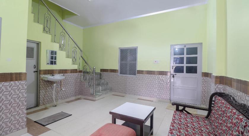 OYO 66876 Santoshi Guest House