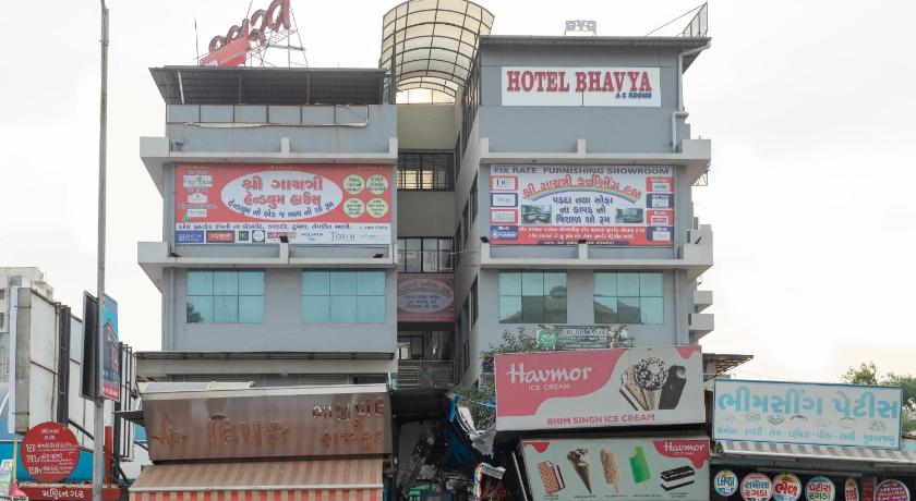 OYO 49524 Hotel Bhavya