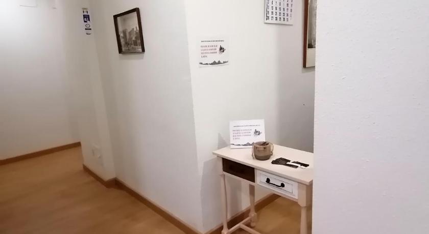Hostal Hernan Cortes photo