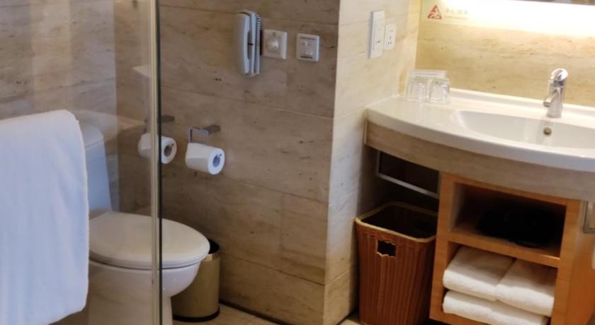 Image of Deluxe King Room 12