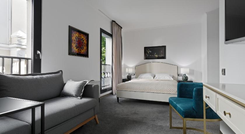 The Square Hotel
