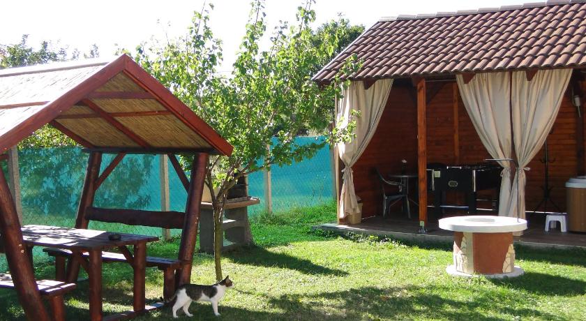Vadrozsa Vendeghaz-Apartman — Hotel in Eger
