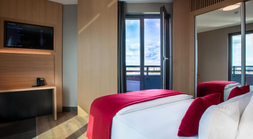 Image of Superior Suite 1