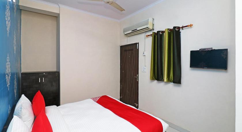 OYO 28050 Raj Guest House