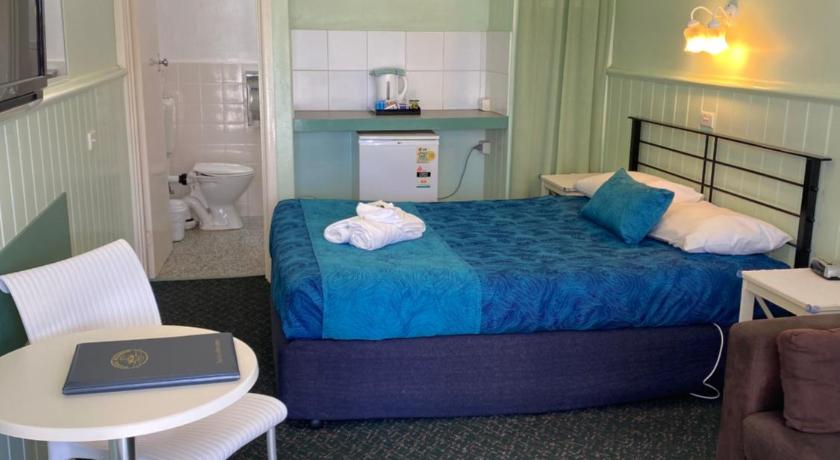 Paddle Steamer Motel photo