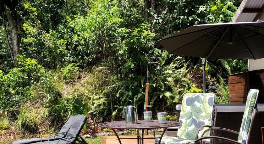 Gunnadoo Holiday Hut with Ocean Views and Jacuzzi photo