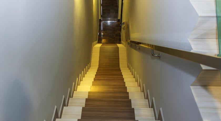 a row of stairs leading up to a staircase, OYO 90027 Happy Hotel in Johor Bahru