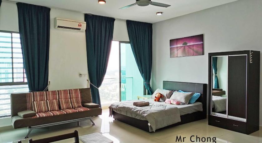 Cybersqaure Studio Suites with Netfilx @10 min walking distance to McD photo