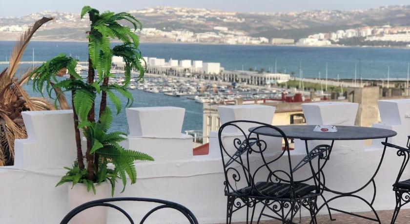 Image of Deluxe Double Room with Terrace and Sea View with shared bathroom 4